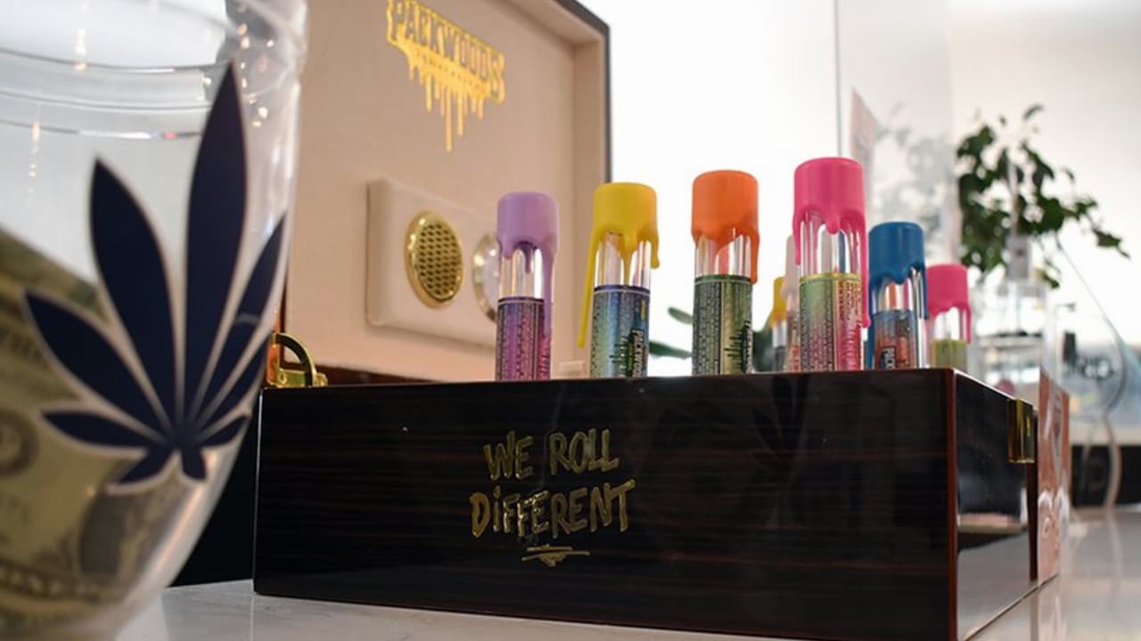 Ventas de marihuana recreativa se disparan un año después de la legalización en Arizona