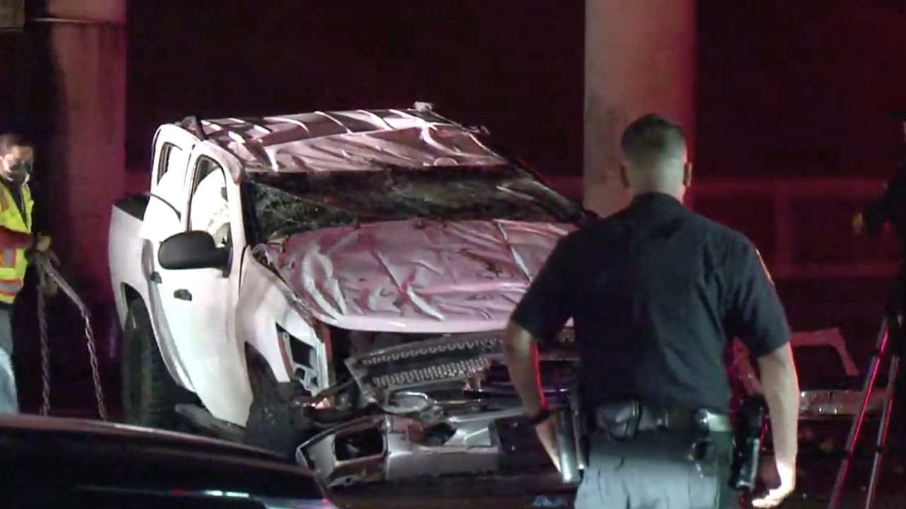 Los conductores que iban jugando carreras y provocaron este hecho que casi termina en tragedia, no se detuvieron a prestar ayuda y huyeron.