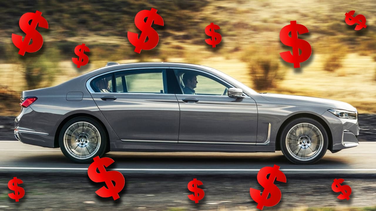 Un reciente estudio llevado a cabo por la firma de investigación automotriz 
<a href="https://www.iseecars.com/cars-that-hold-their-value-study#v=2020" target="_blank">iSeeCars</a> sobre 8.2 millones de ventas de carros reveló que en promedio estos pierden el 49.1% de su valor en los primeros cinco años de uso.
<br>
<br>Sin embargo, existen modelos cuya depreciación ocurre a un ritmo más rápido e incluso llegan a perder entre el 66% y 73% de su valor en el mismo lapso de tiempo.