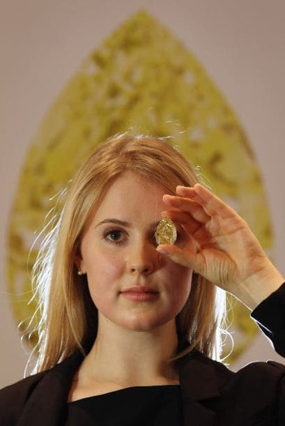 De acuerdo con medios la "Gota de Sol" puede considerarse como el diamante amarillo con forma de pera más grande que se conoce.