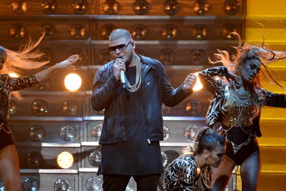 El cantante sabe muy bien como ponernos a bailar.