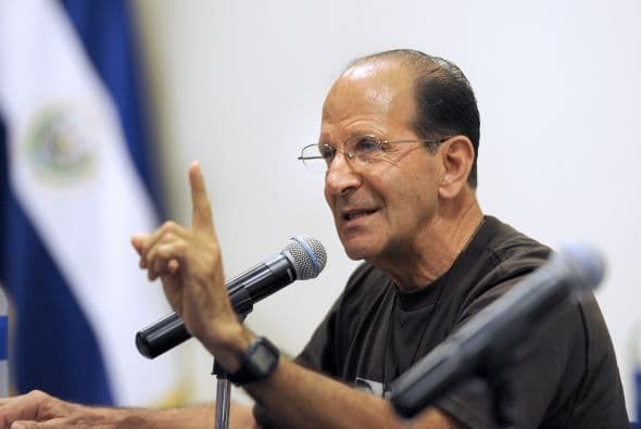 Enfrentados con el narcotráfico, la Iglesia y el Estado, sacerdotes con una fe a prueba de amenazas, como Alejandro Solalinde o Pedro Pantoja, son la única esperanza para los emigrantes centroamericanos que a su paso por México en su camino hacia EEUU sufren extorsiones, asesinatos y secuestros. Ver toda la información