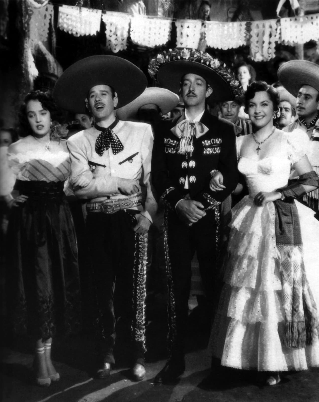 María Luisa León Rosas, Irma Dorantes, Guadalupe López, Lupita Torrentera y Piedad Cazañas fueron algunos de los grandes amores de Pedro de los que se tiene noticia, pero se sospechan muchos más.