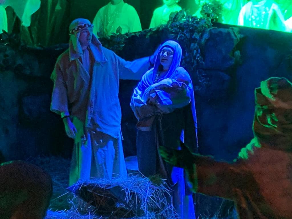 El tiempo promedio para conducir por el Belén viviente es de 20 a 30 minutos, dependiendo del tráfico. Las noches de Nochebuena y Navidad suelen tener una mayor asistencia.