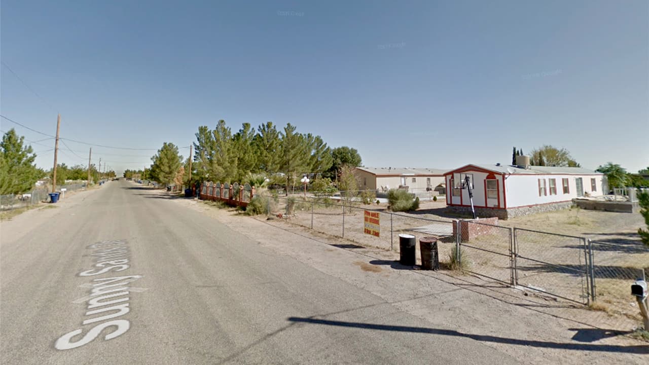 <b>Puesto 18. Chaparral, Nuevo México. </b>Tiene
<b> </b>14,793 habitantes y la tasa de pobreza es de 43.7%, más del triple de la media nacional. El hospital más cercano al centro de Chaparral se encuentra a más de 10 millas, una de las variables consideradas en el estudio para la clasificación. La tasa de desempleo es de 12.4%, un dato que fue tomado de las estimaciones a cinco años de la oficina del Censo (la media nacional de esta variable es de 5.9%).