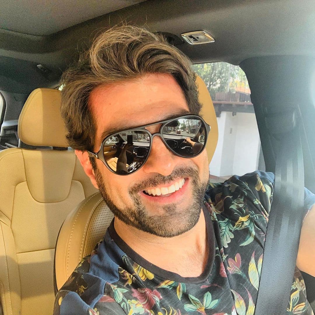 <b><a href="https://www.univision.com/temas/arturo-carmona" target="_blank">Arturo Carmona</a></b> ha tenido sonados 
<b>romances con famosas estrellas </b>mexicanas de la música y la actuación.
<br>