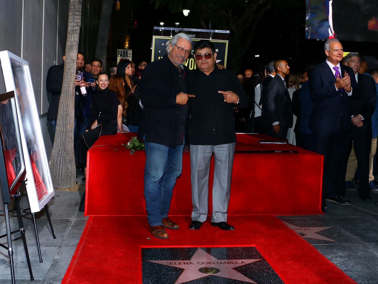 Se vio que James Olmos tiene una excelente relación con la familia de Selena, ello aunque ya pasaron más de 20 años del lanzamiento de la cinta.