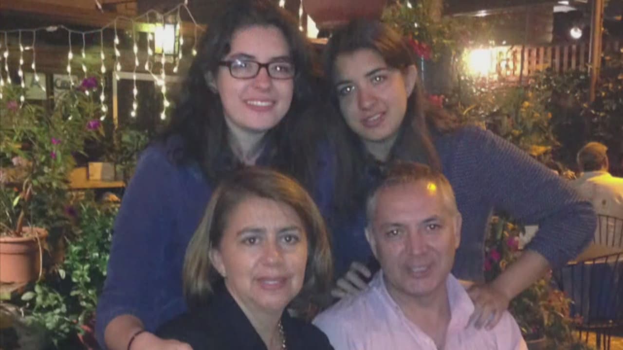 El padre será deportado a Ecuador, la madre a Colombia: esta familia lucha por permanecer unida esta Navidad