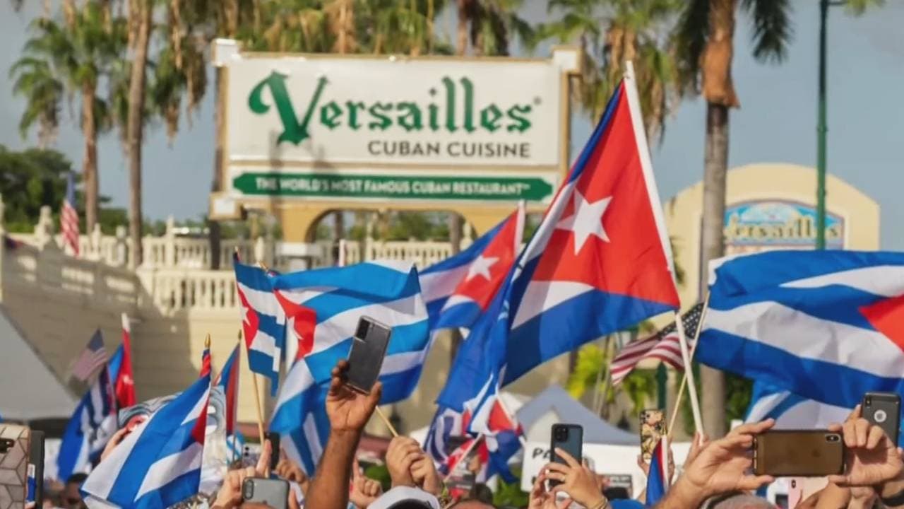 Visitamos el restaurante cubano más famoso del mundo, Versailles