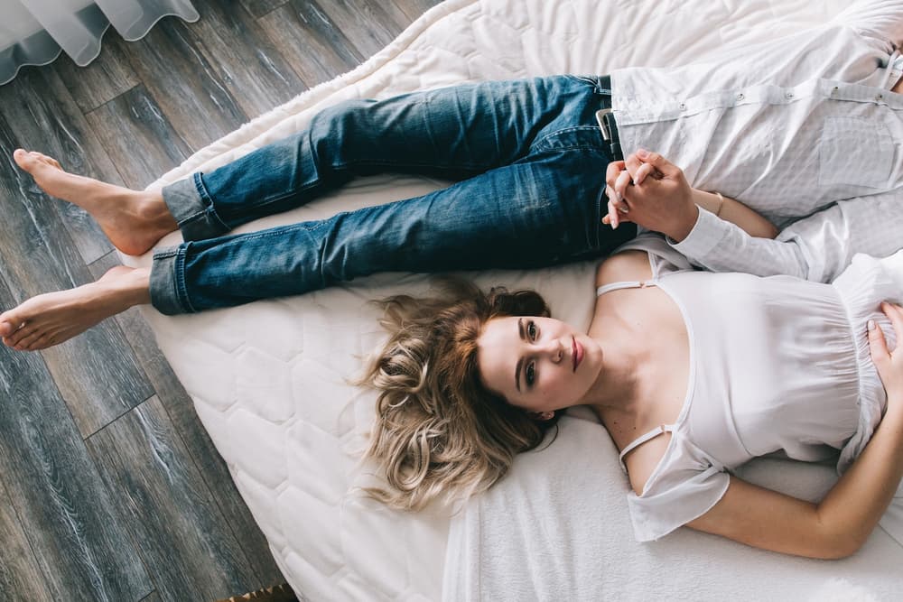 La claridad intuitiva que disfrutas te permitirá recuperar valores sentimentales y rehacer una relación amorosa destinada a perderse debido a la desconfianza existente entre ambos. No temas expresar tus sentimientos, ¡este es el mes!