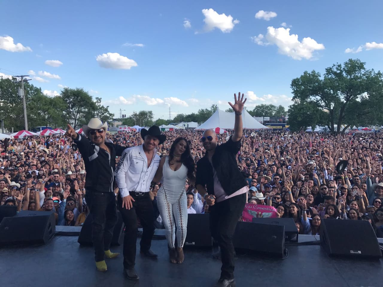 Para Raúl 'El Pelón', Carla Medrano y El Feo será muy difícil borrar de sus mentes lo vivido en la ciudad de los vientos después de este gran evento al lado de La Arrolladora Banda El Limón, Gerardo Ortiz, Calibre 50 y más.