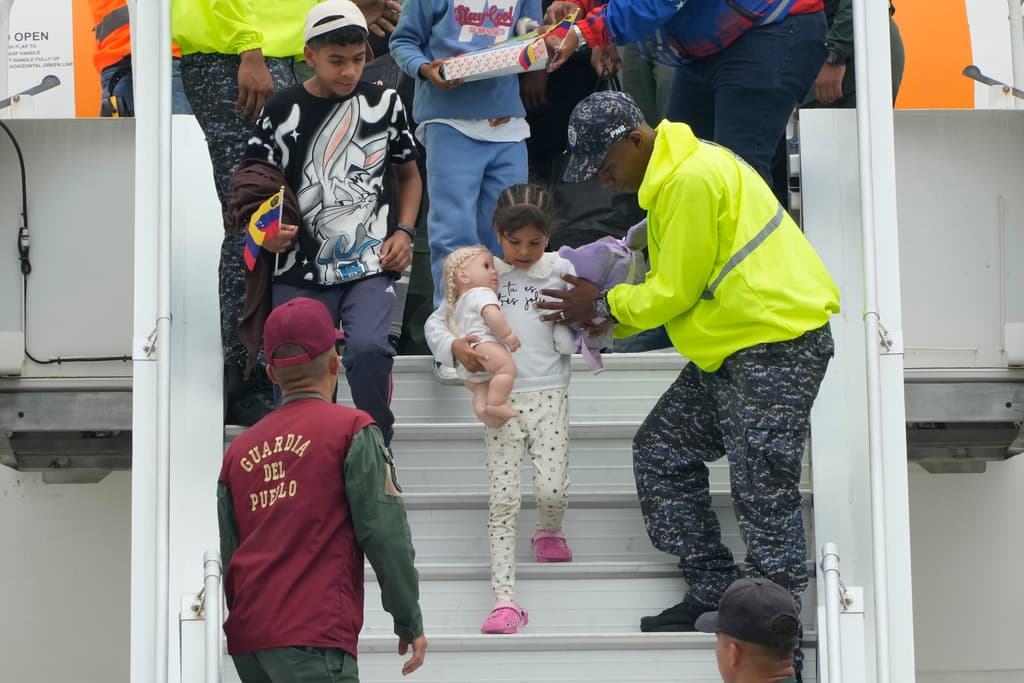 Venezuela dice que aceptará nuevamente vuelos con migrantes deportados por EEUU: el primero sería este domingo