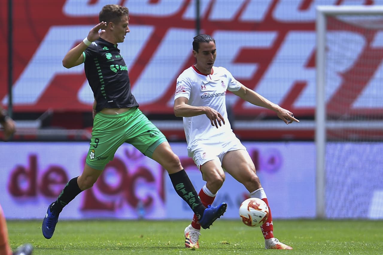 Gael Sandoval y Octavio Rivero se encargaron de darle la victoria a su equipo en el infierno; los de casa anotaron un tanto al minuto 92. Santos vence a Toluca en la Jornada 11 del Torneo Guard1anes de la Liga MX.