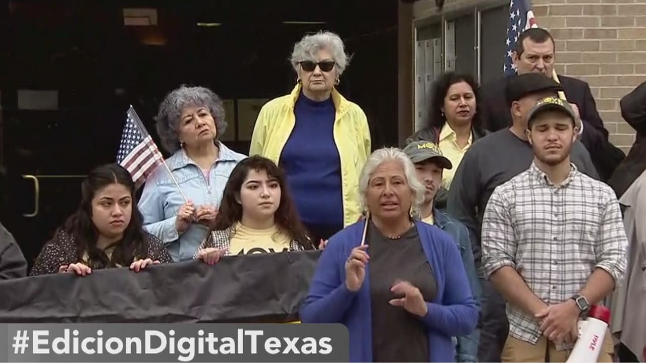 Organizaciones proinmigrantes se manifiestan en Laredo en el marco de la visita del presidente Trump a la frontera de El Paso