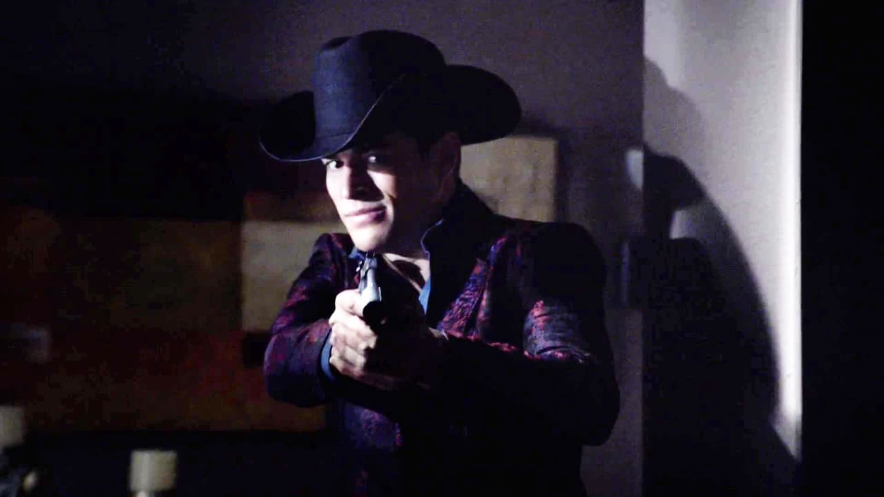 Antes de aparecer en la vida de
<b><a href="http://www.univision.com/novelas/la-doble-vida-de-estela-carrillo/david-zepeda-es-ryan-cabrera-en-la-doble-vida-de-estela-carrillo">Ryan</a></b>,
<b><a href="http://www.univision.com/novelas/la-doble-vida-de-estela-carrillo/danilo-carrera-es-un-irresistible-villano-en-la-doble-vida-de-estela-carrillo-fotos">Danilo</a></b> pudo haber descubierto que
<b><a href="http://www.univision.com/novelas/la-doble-vida-de-estela-carrillo/david-zepeda-es-ryan-cabrera-en-la-doble-vida-de-estela-carrillo">Estela</a></b> era novia de su hermano y de casarse, tendría que compartir la gran fortuna de los Cabrera con ella.