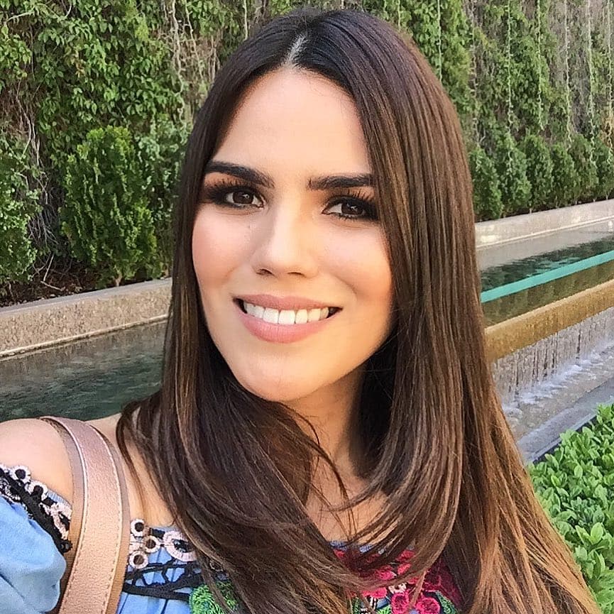 A los 13 años, comenzó su carrera en los medios de comunicación como locutora de una estación llamada Radio Uni y los fines de semana en un programa titulado ‘Galería Musical’, según recordó en una entrevista para el programa ‘
<a href="https://www.youtube.com/watch?v=aLf2urzXhQQ" target="_blank">Al verbo</a>’.