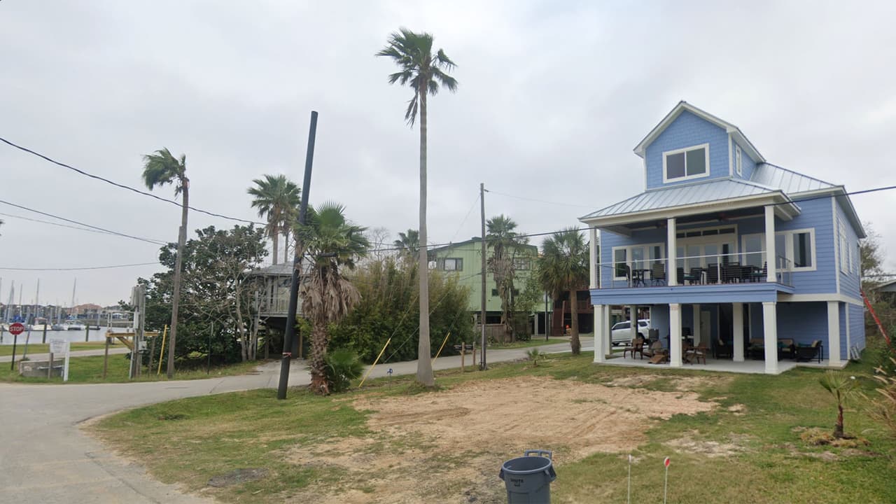 <b>Puesto 12; Clear Lake Shores, Texas.</b>
<br>
<br>Los precios de las viviendas aumentaron este año por la inflación y la subida de la tasa hipotecaria.