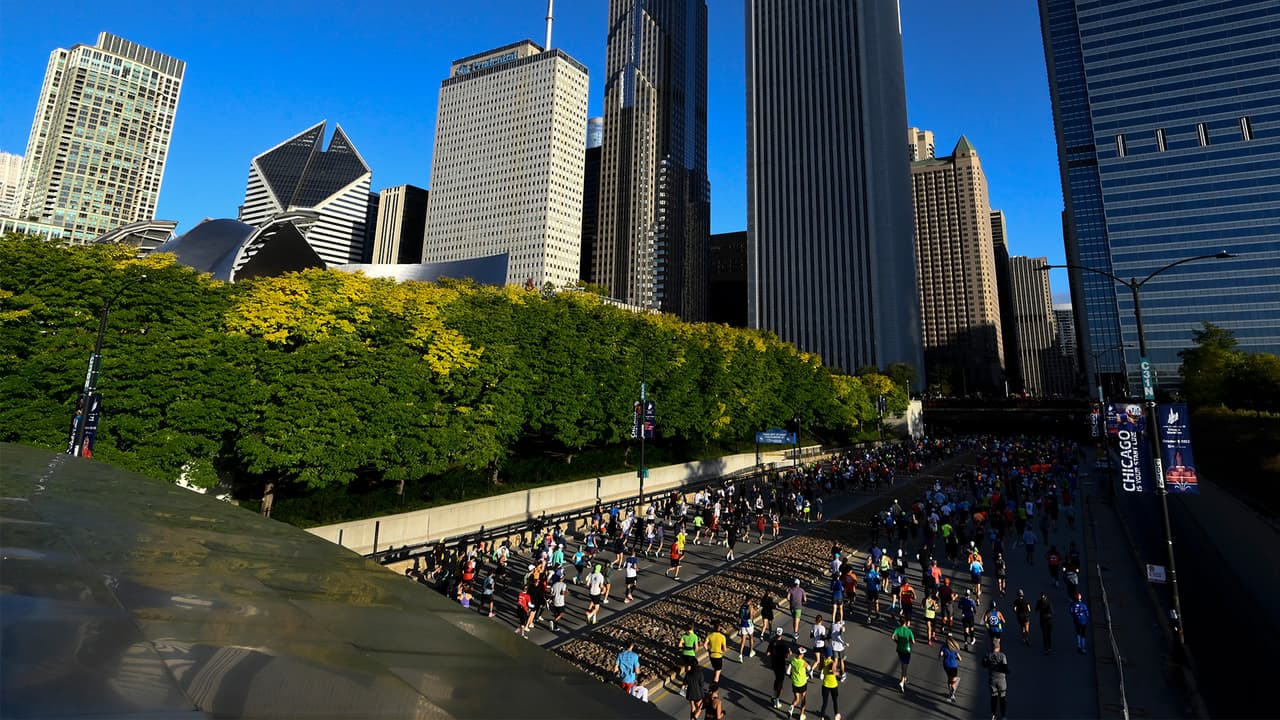 En esta ocasión, la ruta de la Maratón de Chicago recorrió 29 vecindarios a lo largo de sus 26.2 millas de recorrido. En todos, las porras y el ambiente se vivieron plenamente.