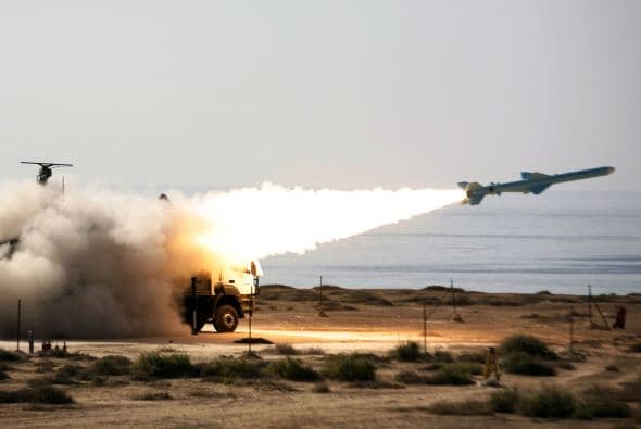 "Ningún país árabe del Golfo quiere la guerra, pero todos se preparan para ello. Es lo que está ocurriendo actualmente en la región", asegura Riad Kahwaji, un especialista en cuestiones militares basado en Dubái.