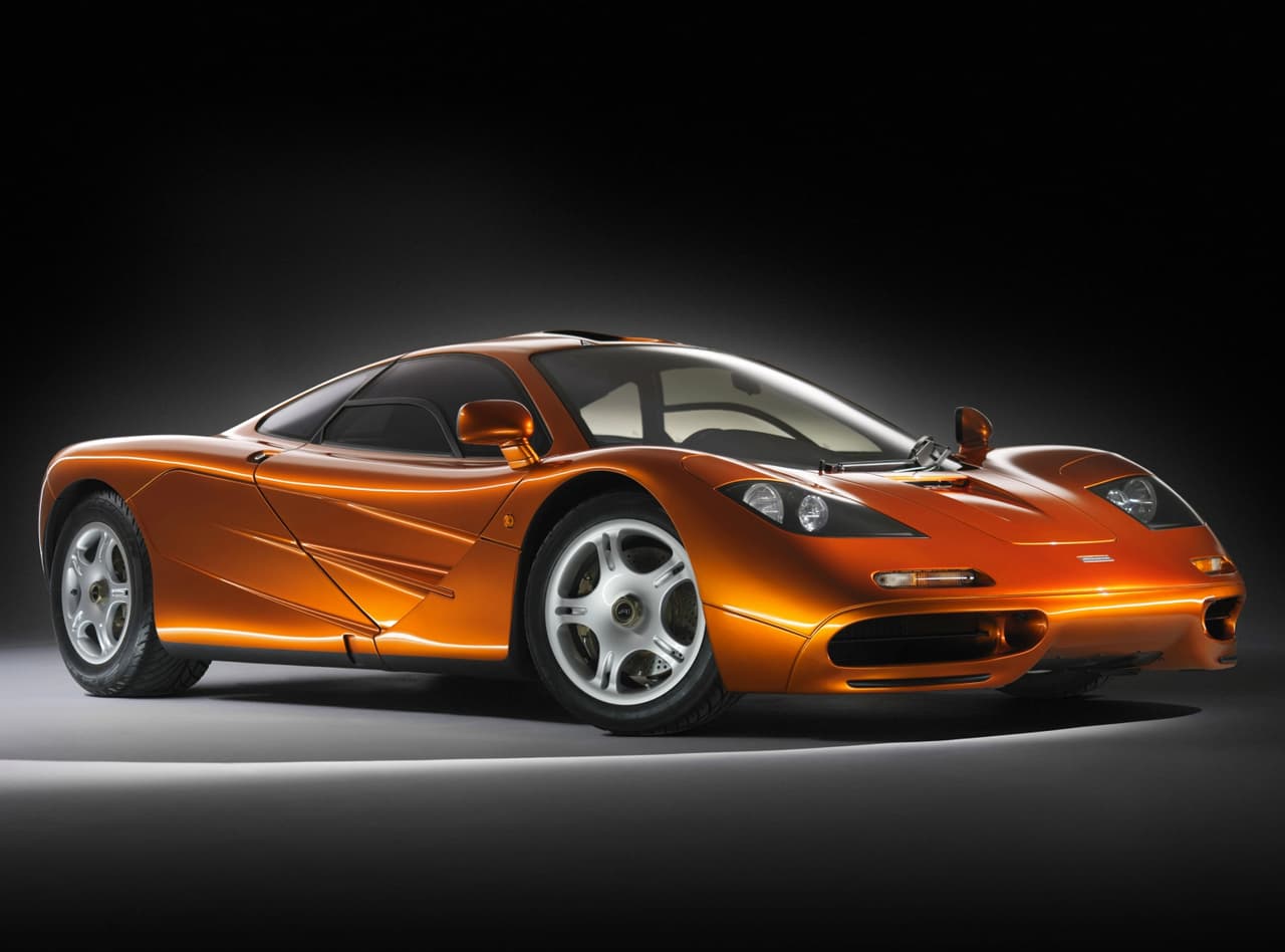 <b>McLaren F1</b>
<br>Año: 1998
<br>Velocidad máxima: 244 mph (391 km/h) 
<br>0-60 mph: 3.2 segundos
<br>Motor: V12 de 6.1 litros
<br>Potencia: 636 HP
<br>Precio original: 970,000 dólares
<br>