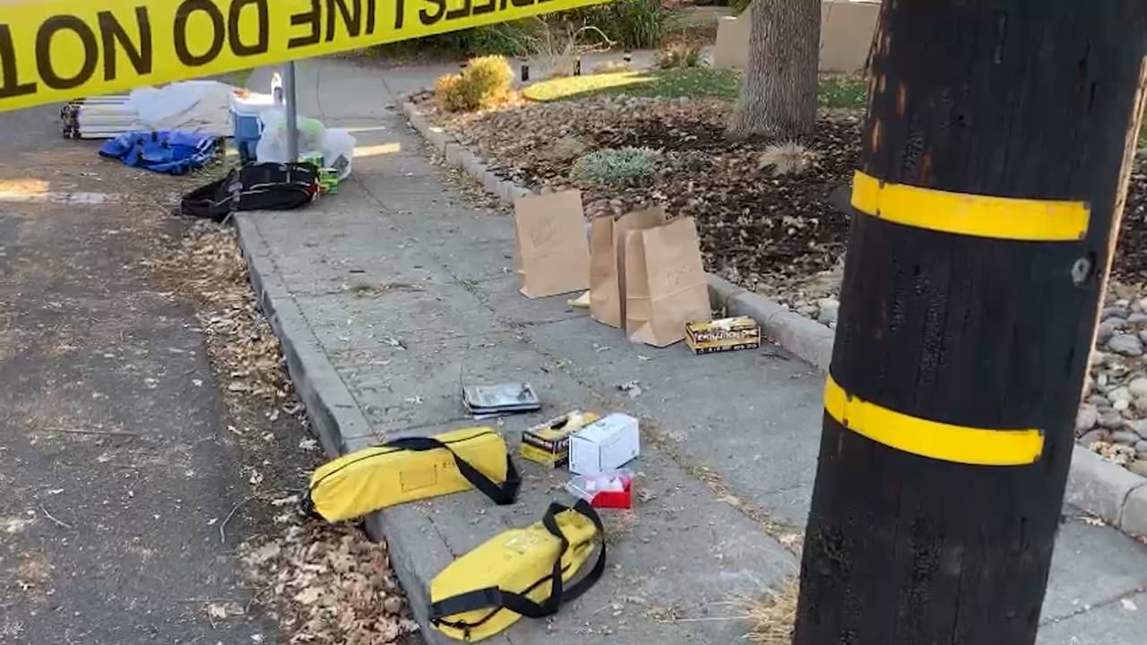 Conoce los detalles de la muerte de Karina Castro, madre de nos niñas de 1 y 7 años en San Carlos, y del arresto del presunto asesino Rafael Solano Landaeta quien supuestamente la mató con una espada samurái.
<br>