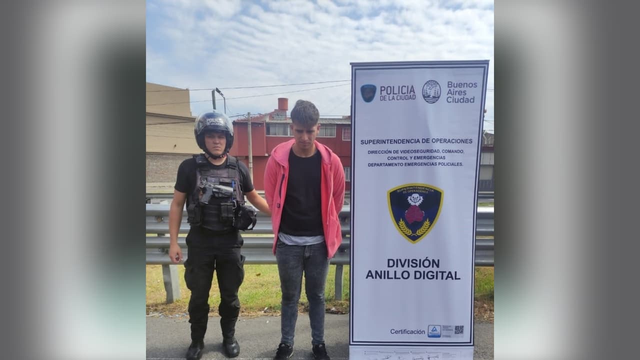 Un policía participa en un asalto, lo presume en Instagram y lo arrestan en un automóvil robado