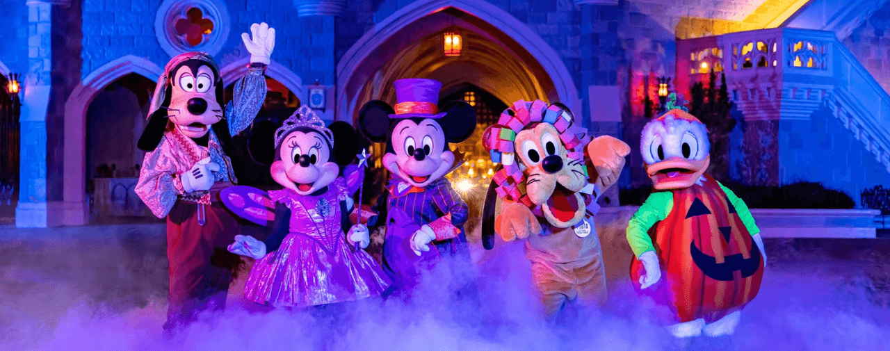 <b><a href="https://disneyworld.disney.go.com/events-tours/magic-kingdom/mickeys-not-so-scary-halloween-party/" target="_blank">Mickey's Not-So-Scary Halloween Party:</a></b> Esta experiencia terroríficamente divertida vuelve en noches seleccionadas, del 11 de agosto al 1 de noviembre de 2023.
