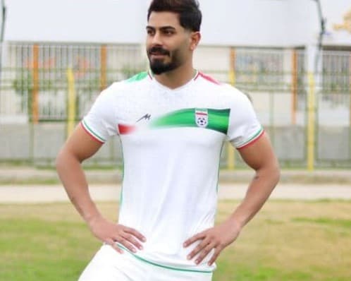 IRÁN, LOCAL. Las distintas marcas patrocinadoras se han lucido con los diseños para el Mundial Qatar 2022.