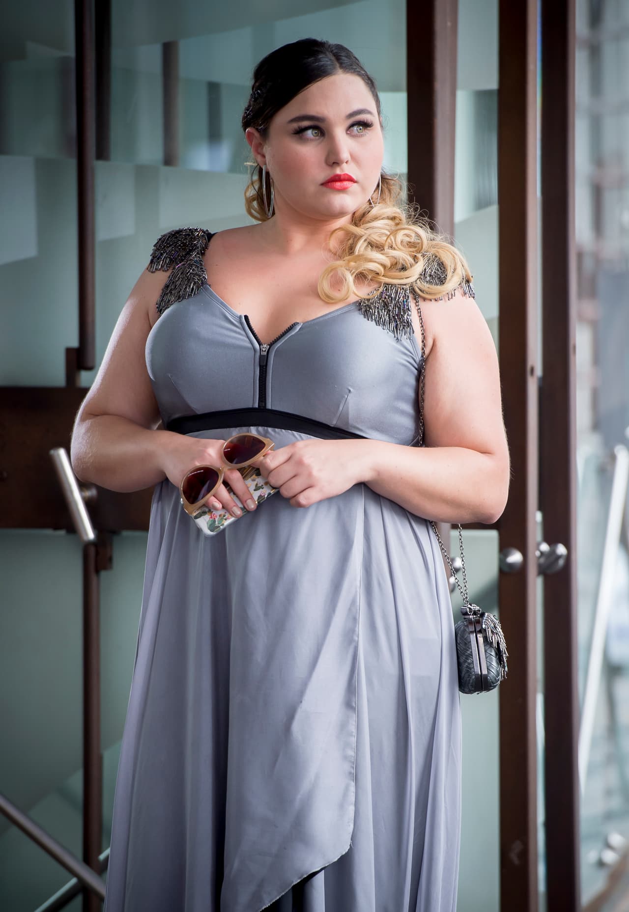 Frida está dispuesta a seguir apoyando a su amiga, a pesar de su mala decisión.