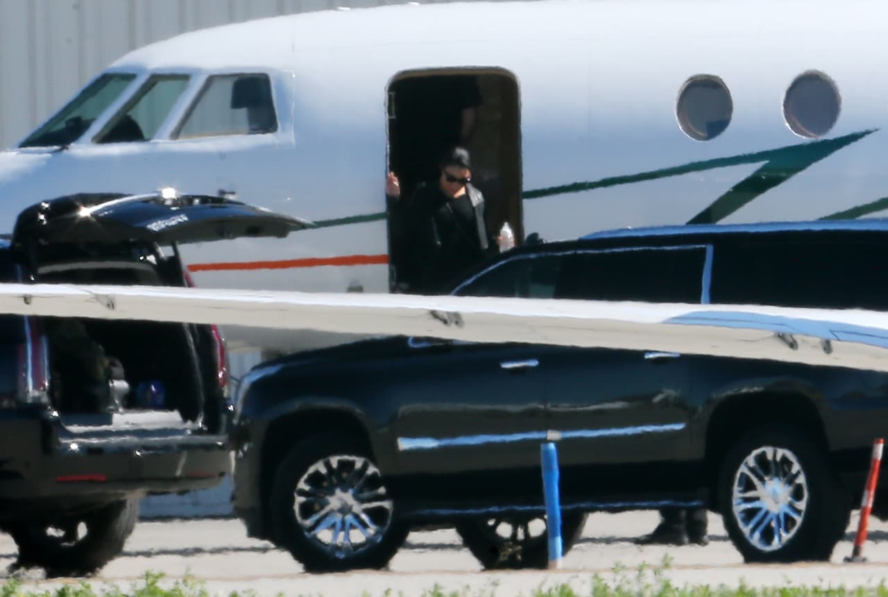 La familia Kardashian West tocó tierra en Los Ángeles.