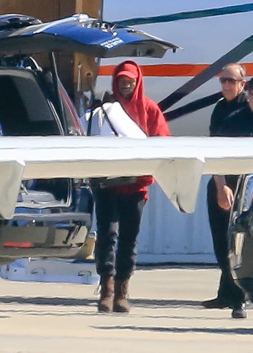 Así podría vender las exclusivas de sus primeras fotos y salir de sus deudas.