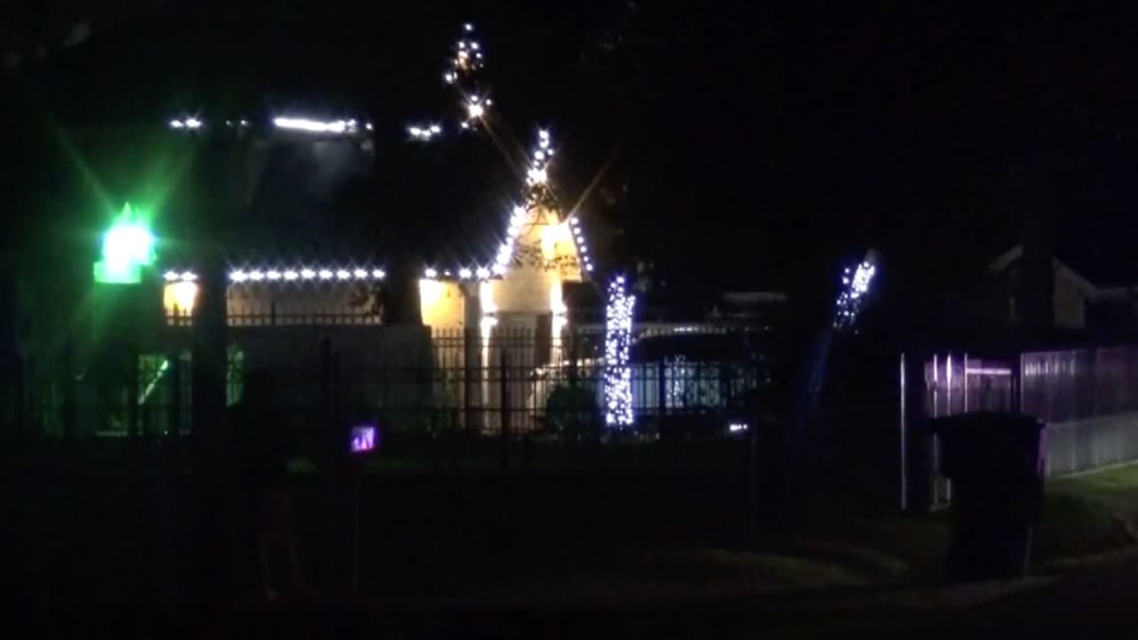 Encuentran el cuerpo de una mujer adulta en la calle, con una herida de bala