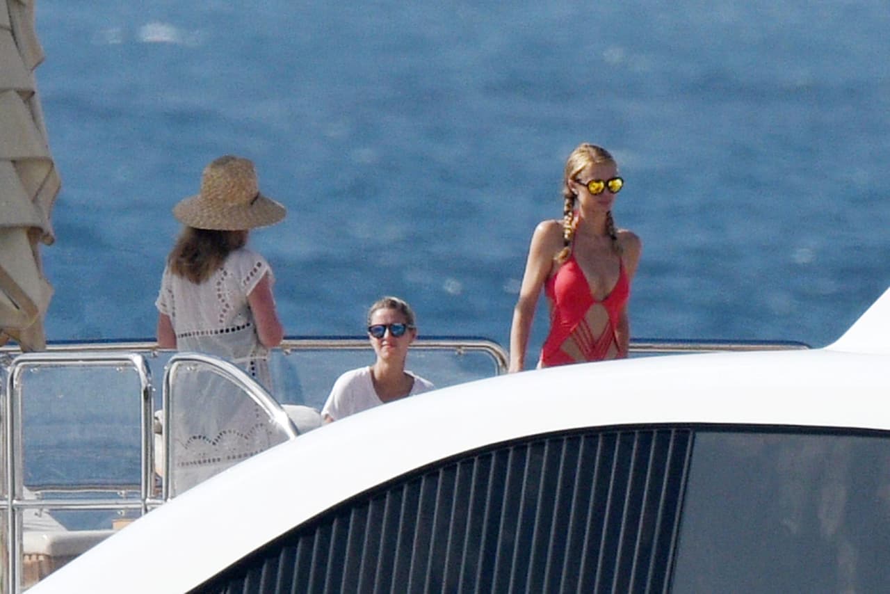 Al parecer la socialité se tomó unos días para vacacionar con su familia por la isla de Saint Barthelemy.