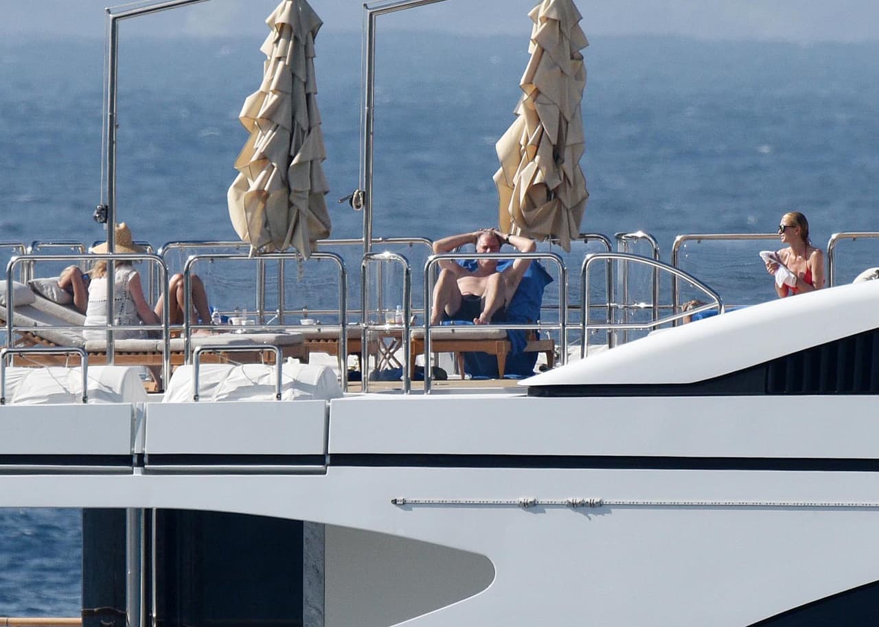 El día fue perfecto para que los Hilton tomaran el sol.