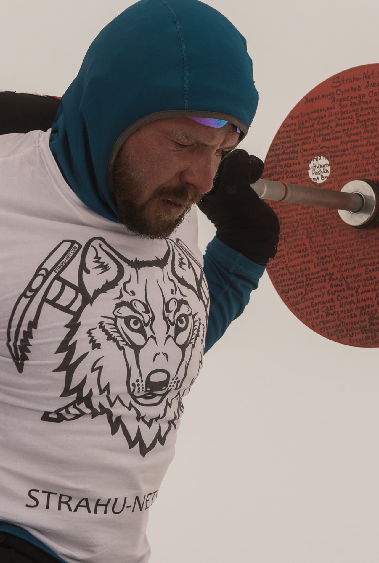 El Monte Elbrús se encuentra en Rusia, cerca de la frontera de Georgia, la cual marca tradicionalmente la frontera entre Europa y Asia.