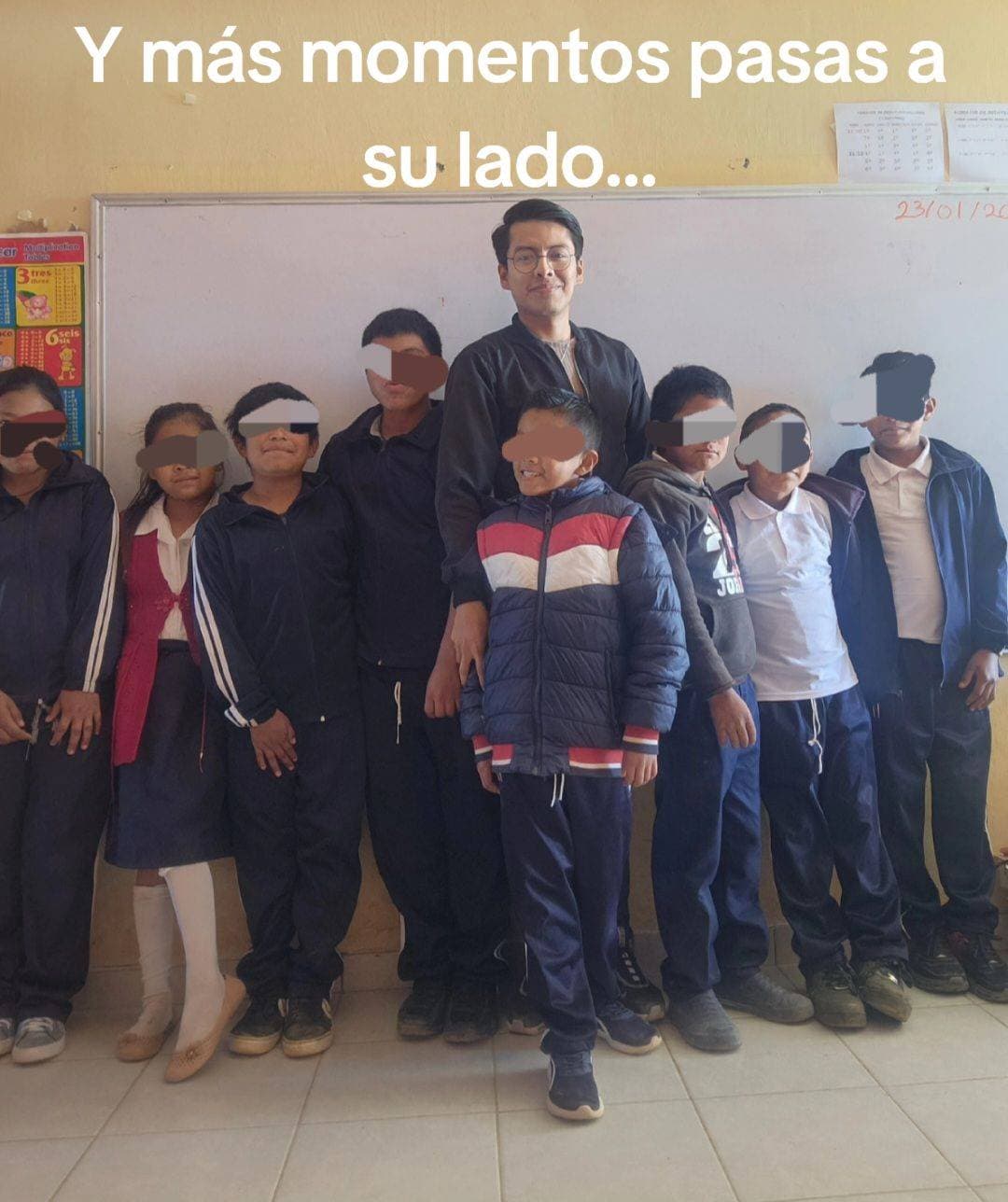 Maestro se despide de sus alumnos tras hacerse viral en TikTok