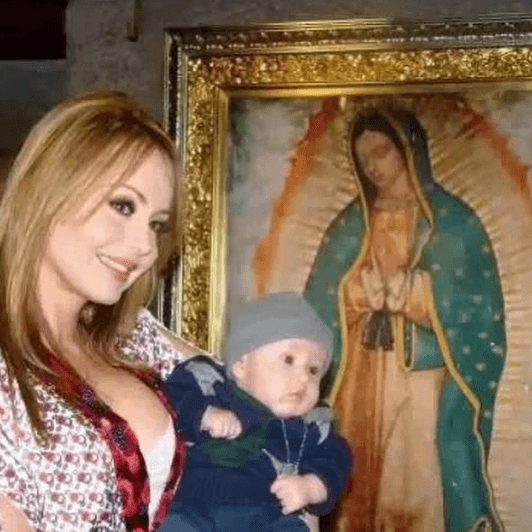 El 7 de julio de 2008 la venezolana debutó como mamá y decidió que su hijo llevara por nombre Gabriel de Jesús. Aquí lo vemos con tan solo 6 meses de edad.