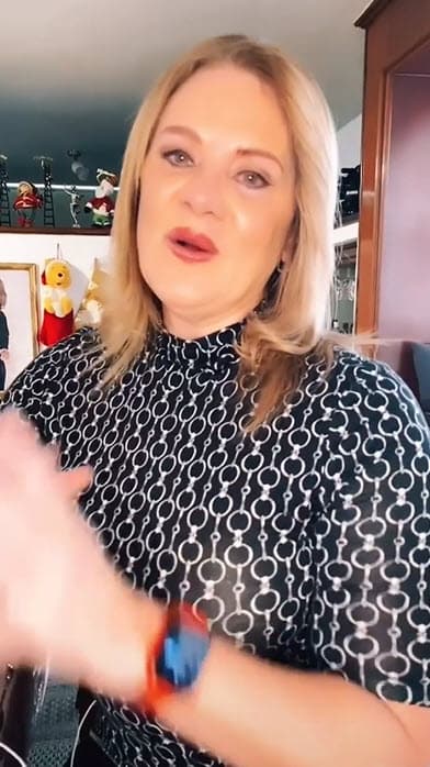 A mediados de octubre pasado, Erika Buenfil aclaró que 
<b><a href="https://www.univision.com/famosos/erika-buenfil-responde-si-se-realizo-cirugia-en-el-rostro-fotos" target="_blank">no ha recurrido al bisturí</a></b>, luego de una foto de ella que causó controversia y en la que algunos aseguraron que se había hecho una cirugía plástica. 
<br>