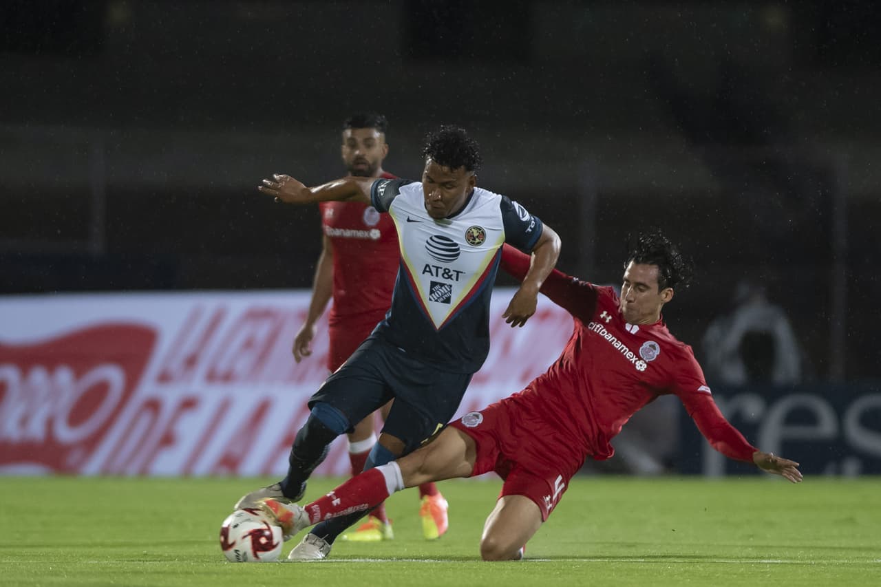 Tras 40’ minutos de actividad, Toluca no ha tenido el esférico. No han lucido en buen ritmo luego de la inactividad del futbol mexicano.