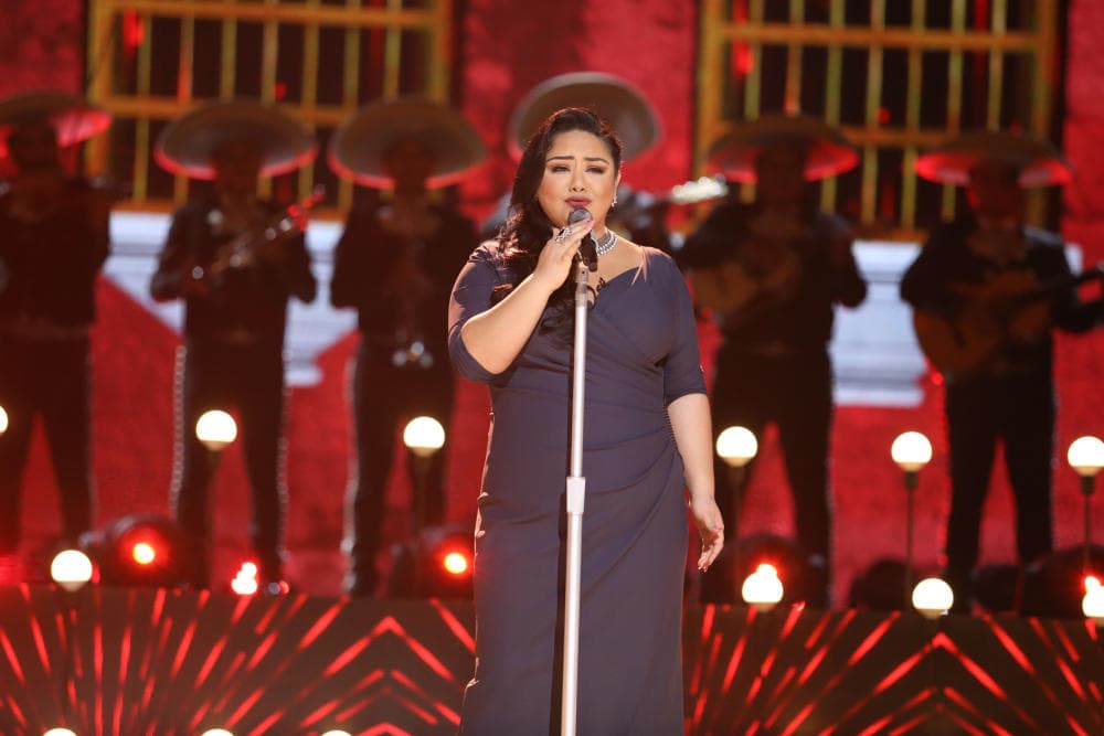 Para el martes, la participante 
<b><a href="http://www.univision.com/shows/la-reina-de-la-cancion/con-los-jueces-y-el-publico-de-pie-sandra-padilla-logro-una-interpretacion-perfecta-video">cantó 'No llega el olvido'</a></b>, de Jenni Rivera, tema con el que logró una ovación de pie por parte de los jueces y el público.