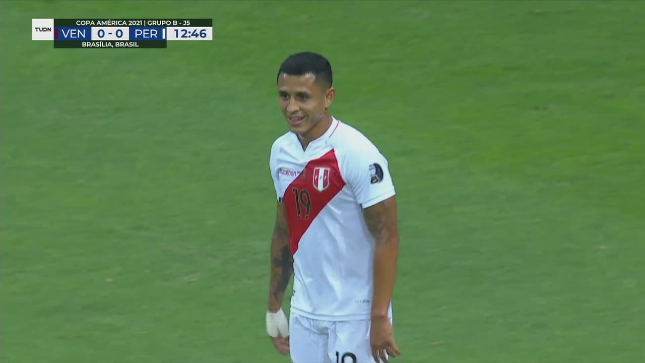 ¡Cantado! Yotún se pierde la anotación volando la pelota