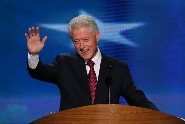 En una entrevista reciente, Bill Clinton bromeó con que su mujer "vivirá hasta los 110" años y podría tener "tres maridos más" aparte de él. Sus recientes problemas de salud pueden convencer a muchos de lo contrario, pero Clinton parece decidida a armarse del casco de fútbol americano que le ha regalado el personal del Departamento de Estado para emprender una nueva etapa que se plantea como "un libro en blanco" y en la que muchos ven un futuro en la Casa Blanca.