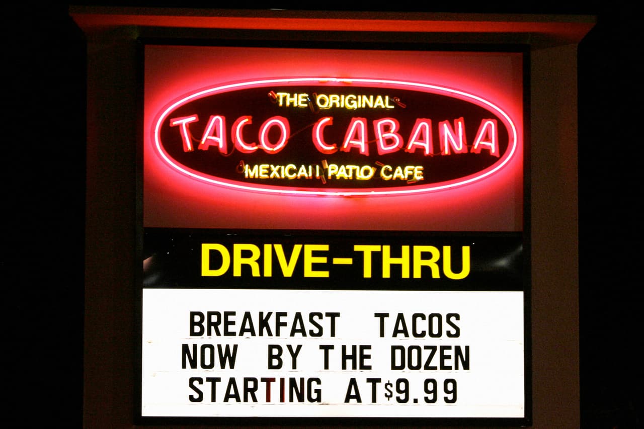 <b>Puesto 9. Taco Cabana. </b>Pertenece al grupo Fiesta Restaurant y 
<a href="https://www.tacocabana.com/"><u>tiene más de 160 locales en Texas y Nuevo México</u></a>. En 2019 obtuvo una ganancia de 311 millones de dólares.