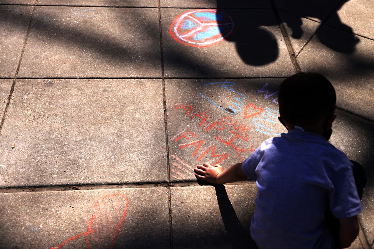 No obstante, Márquez clarificó que
<b>“si los padres tienen un ITIN ahí es donde el IRS todavía no esclarece esa información,</b> estamos pendientes a que el IRS ya confirme si efectivamente los padres donde ambas personas tienen un número de ITIN podrán entonces reclamar las cantidades por cada hijo dependiente con un número de seguro social”, aseguró Márquez.