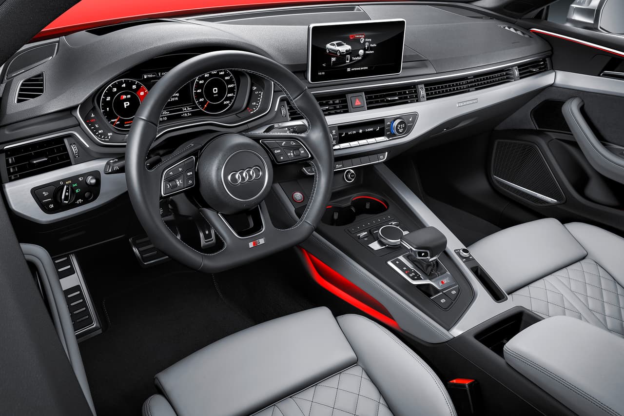 Entre los modelos de gasolina la transmisión tiptronic de 8 velocidades será exclusiva del Audi S5 Coupé (aunque también será utilizada en la variante diésel más potente con 286 HP) cuya potencia asciende a los 354 HP, cifra que supone un incremento de 21 HP respecto a la anterior generación del S5.