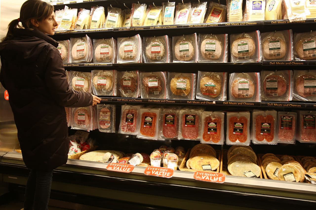 La disminución de calorías debe ser a través de una dieta adaptada a las necesidades y estilo de vida de cada individuo.