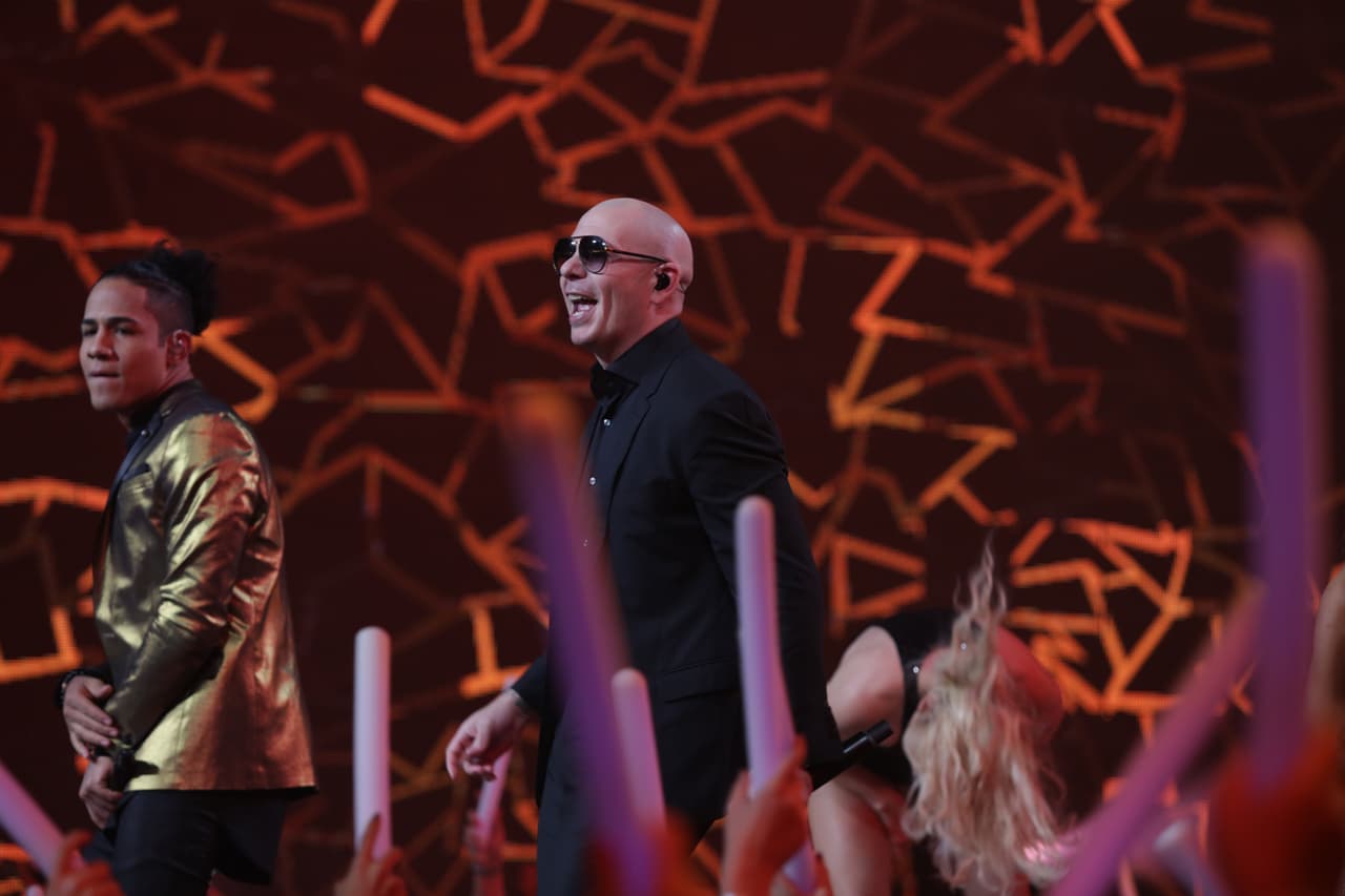 Una noche digna de finales. Pitbull, Fifth Harmony, Wisín, los jueces cantaron y ya tenemos banda. Además, las emociones estuvieron a flor de piel con sorpresas, eliminaciones y estrenos.