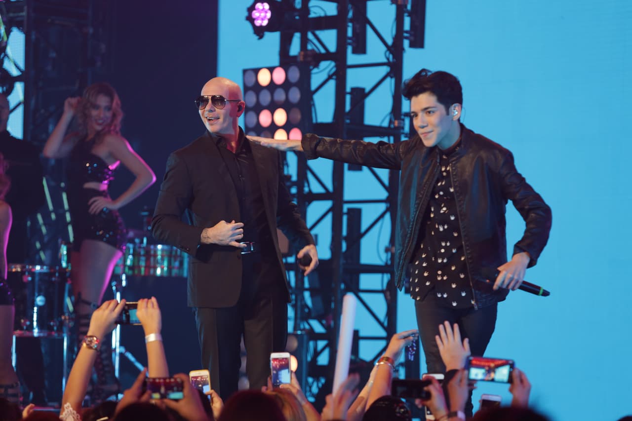 Una noche digna de finales. Pitbull, Fifth Harmony, Wisín, los jueces cantaron y ya tenemos banda. Además, las emociones estuvieron a flor de piel con sorpresas, eliminaciones y estrenos.