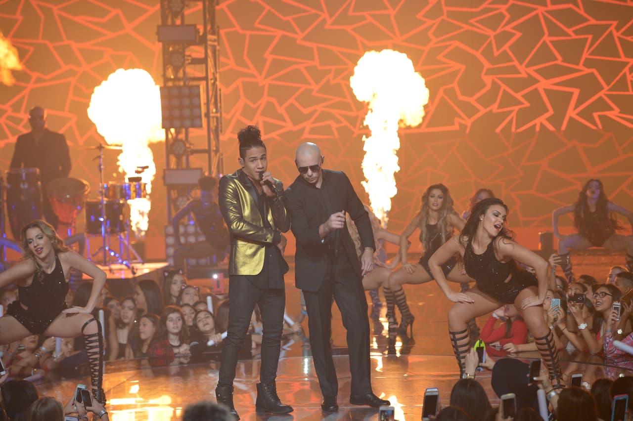 Una noche digna de finales. Pitbull, Fifth Harmony, Wisín, los jueces cantaron y ya tenemos banda. Además, las emociones estuvieron a flor de piel con sorpresas, eliminaciones y estrenos.