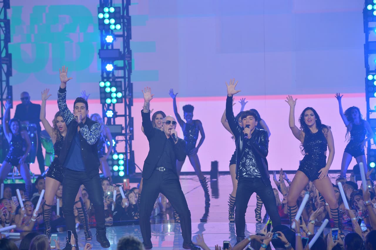 Una noche digna de finales. Pitbull, Fifth Harmony, Wisín, los jueces cantaron y ya tenemos banda. Además, las emociones estuvieron a flor de piel con sorpresas, eliminaciones y estrenos.